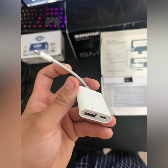 Shure SM7B, Cloudlifter, and Scarlet 2i2, w/ cables, stand, & iphone connector - Picture 8 of 10